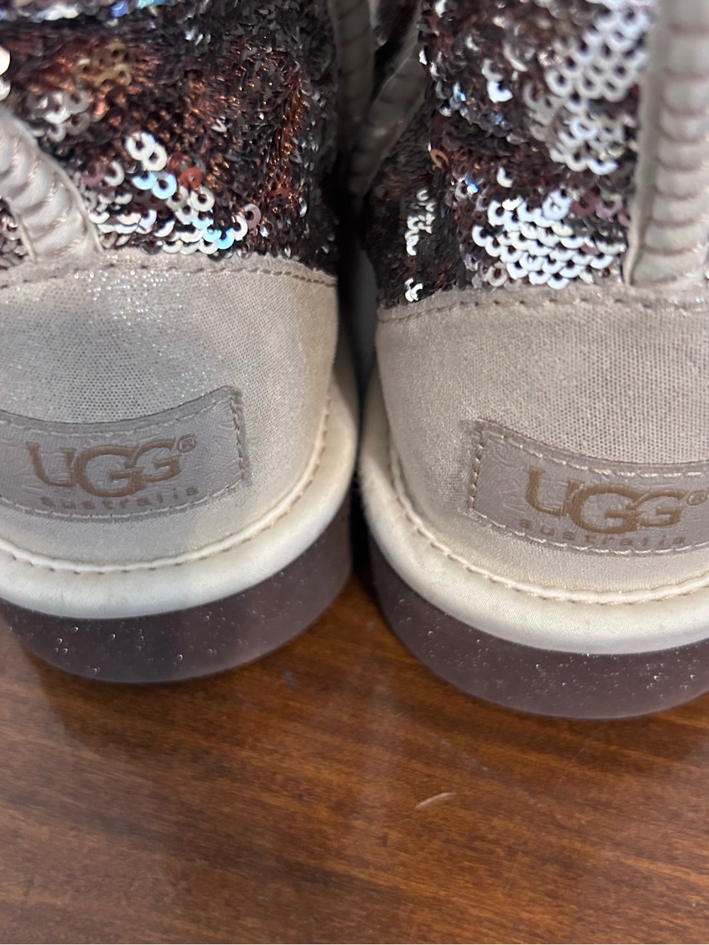 ❤️MAKE OFFER❤️ UGG womens Short Two Tone Brown Silver Sequins Boots Size 8 - Picture 5 of 10